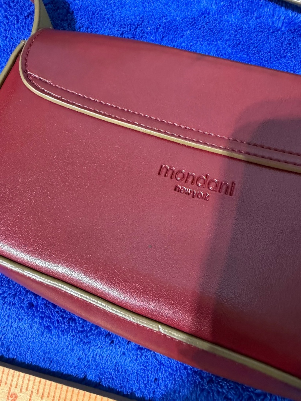 Mondani small burgundy purse
